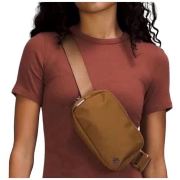Lululemon everywhere belt bag 1L Burnt Caramel Color & NEW - Picture 6 of 6